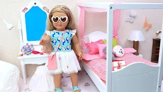 AG Doll dressing in pink bedroom for bike ride in park - PLAY DOLLS