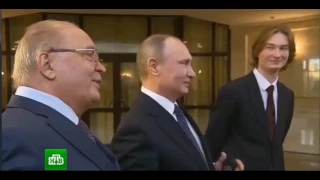 Путин спел со студентами