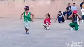 Niños bailando playero Hondureño