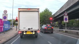 When you have a BMW you can drive through red lights. The End! London  4kvideo