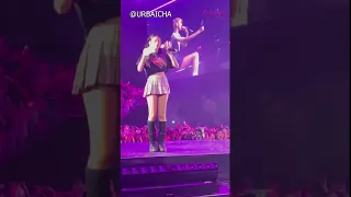 Blackpink with fake money (Lisa) - BLACKPINK World Tour moments