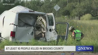 At least 10 people dead, multiple hurt after van full of migrants crashes in Brooks County