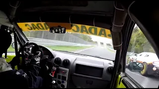 Dacia vs. Aston beinahe Crash beim RCN 3h Rennen 2022 auf der Nürburgring Nordschleife