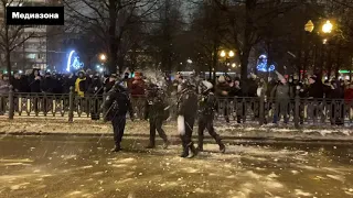 23 января. Москва. Снежки в ОМОН