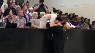 military dad surprises daughter at her graduation