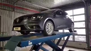 Замеры клиренса в Renault Megane специалистами автосалона «Солли-Плюс»