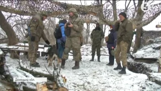 Знімальна група "5 каналу" стала свідками ворожого обстрілу біля Пісків