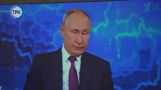 Президент Владимир Путин в 18-й раз пообщался с россиянами в формате прямой линии