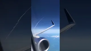 Airline passenger sees Atlas V rocket launch during flight (Raw Video)