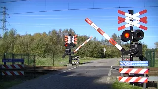 Spoorwegovergang Hoogeveen // Dutch railroad crossing