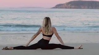 50 Minute Creative Vinyasa with Kaylie Daniels // achieve your front splits! //