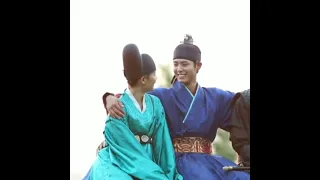 The way Park Bo gum laugh at Kim Yoo jung, they're so cute! 박보검