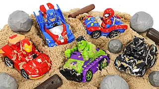 Marvel Avengers Hulk, Spider-Man and Iron Man cars buried in the sand! | DuDuPopTOY