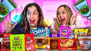 PROVANDO OS DOCES MAIS BIZARROS QUE JÁ ENCONTREI! - COM MINHA MÃE