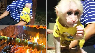 Bibi monkey helps Dad make a fire to get Charcoal! Grilled Meat & Potatoes
