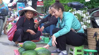 Harvest especially delicious watermelon garden to go to the market to sell