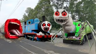 Kereta KRL Berubah Train Eater, Kereta Panjang Thomas Exe VS Truk Tangki Thomas Spider !!!