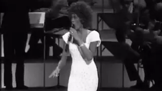 [ORIGINAL KEY] Whitney Houston - One Moment In Time Grammy Awards 1989 (another clip)