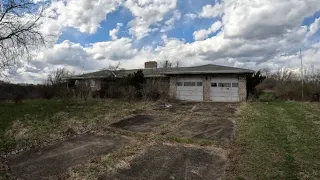 Abandoned 80s house near Aleppo, PA