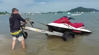 Como eu tiro o jet ski da água!