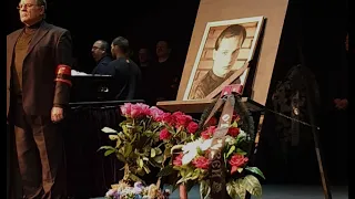 Юлечка забрала: сына Рязановой похоронят возле Началовой