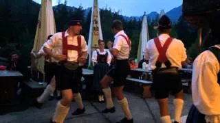 Брутальный австрийский народный танец