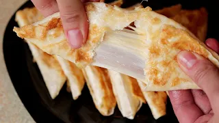 Быстрый ЗАВТРАК: КОНВЕРТИКИ 🧀 из лаваша с сыром | Эти треугольники съедаются вмиг | Cheese appetizer