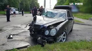 У Рівному на Київській зіткнулось два "Мерседеса" – п'ятеро травмованих