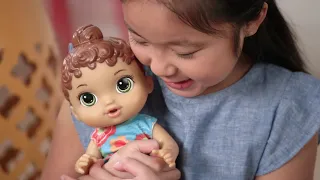 E3688 Baby Alive Bebé Soniditos: Muñeca bebé interactiva con pelo castaño, para niñas y niños