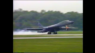 B-1B LANCER - 1995 LONDON INTERNATIONAL AIRSHOW - ARRIVAL/DEMO HIGHLIGHTS/DEPARTURE (JUNE '95)