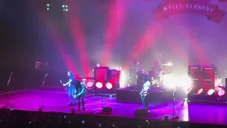 Slash - Paris Zénith 29 avril 2024 - C'est la vie & Always on the run (Todd Kerns on vocals)