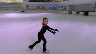 Mira Ice skating perform, 5 years and 3 months, 1A+1T, 1A and 1L