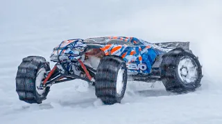 TRAXXAS E-REVO 1/16 // Paddle Tires in Snow  [4K]
