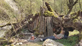 Building a secret survival shelter under an old tree trunk. solo camping/ASMR