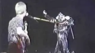 Queen "We Will Rock You" (fast version live 1979)