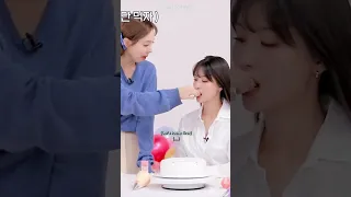twice starts by eating🤣