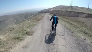 Спуск на велосипеде с подстанции на Кальмкире до ДК Металлург (Алмалык)