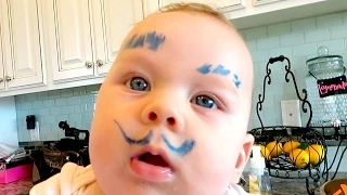 BABY LEARNS HOW TO DRAW