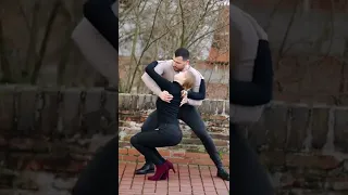 Couple dancing Bachata | Propuesta Indecente - Romeo Santos