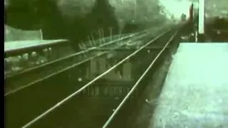 A kiss and a train, 1890's - Film 11802