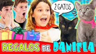 ¡Le regalan 2 GATOS! 🐱🐱 NUEVA MASCOTA en la FAMILIA por el CUMPLEAÑOS de DANIELA 🎉 ¡FIESTA SORPRESA!