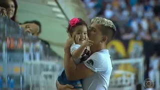 Soteldo com a filha no jogo