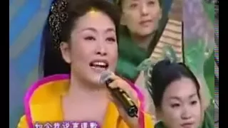 The Old 12 Girls Band with China's First Lady Peng Liyuan  彭丽媛 on Chinese new year show 2002