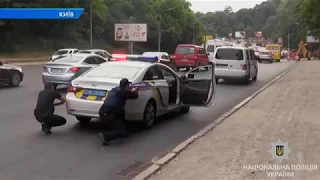 У київських поліцейських навчання. Тренуються визволяти з полону заручника