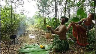 Survival Skills - Smart Ethnic Girl Catch The Aboriginal Guy Eating Clumsy Her Pumpkin Clums