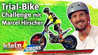 Mit Trial-Motorrad auf Balken balancieren: Marcel Hirscher vs. Fabio (12) | Klein gegen Groß