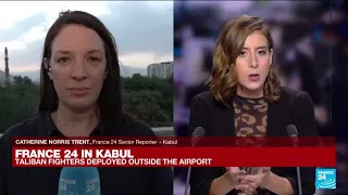 FRANCE 24 in Kabul: Thousands still outside airport hoping to be evacuated • FRANCE 24 English