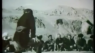 Кыргызский танец  “Кара Жорго “, 1924 г  на ярмарке в Кыргызстане