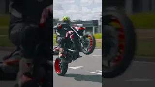 Ducati Hypermotard Wheelie Time