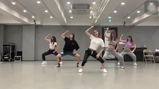 Yoona dancing to Taeyeon’s Why [ YoonA’s Birthday party ]